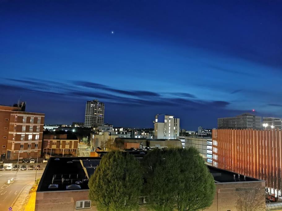 Paramount City View Суиндон Экстерьер фото